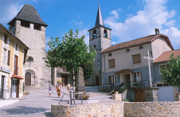 Saint Santin : Le Village double  France Occitanie Aveyron Saint-Santin 12300