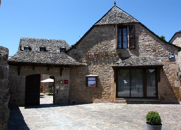 Hôtel restaurant Le Belvédère  France Occitanie Aveyron Bozouls 12340
