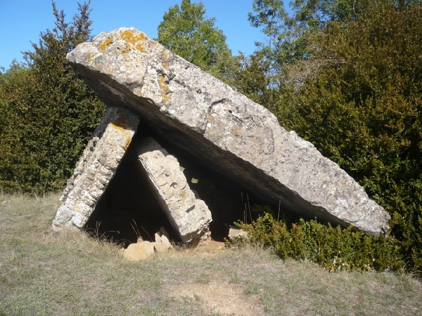 Point de vue et dolmen de La Glène "Peyrelevade"  France Occitanie Aveyron Saint-Léons 12780