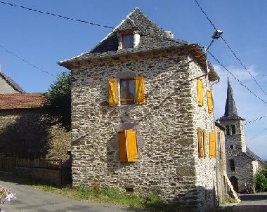Gîte L'Ecole aux Hirondelles - Paul Viallon  France Occitanie Aveyron Lescure-Jaoul 12440
