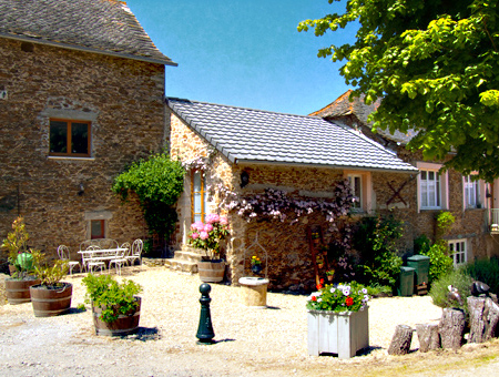 Gîte Honeyscukle du domaine de Lasfonds  France Occitanie Aveyron Rieupeyroux 12240