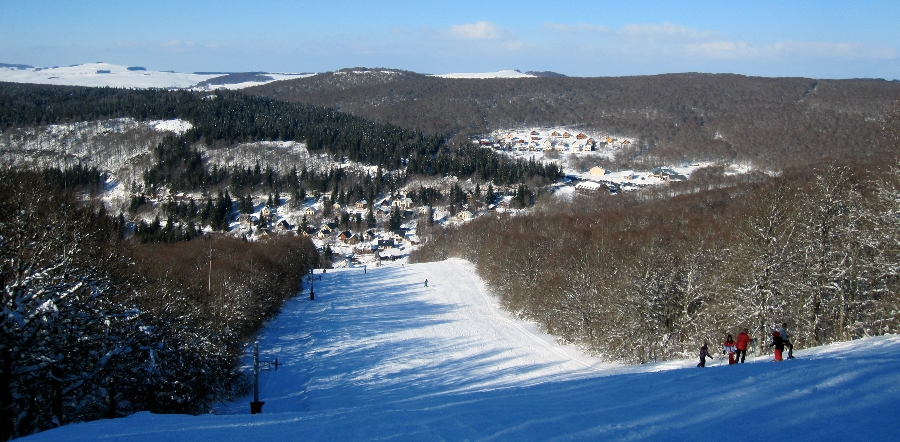 Station de ski de Brameloup ski alpin  France Occitanie Aveyron Saint-Chély-d'Aubrac 12470