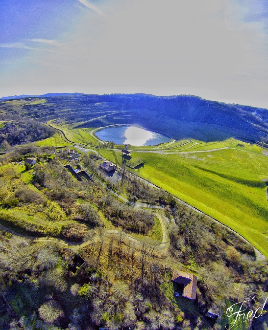 La mine à ciel ouvert et le chevalement de mine de Decazeville