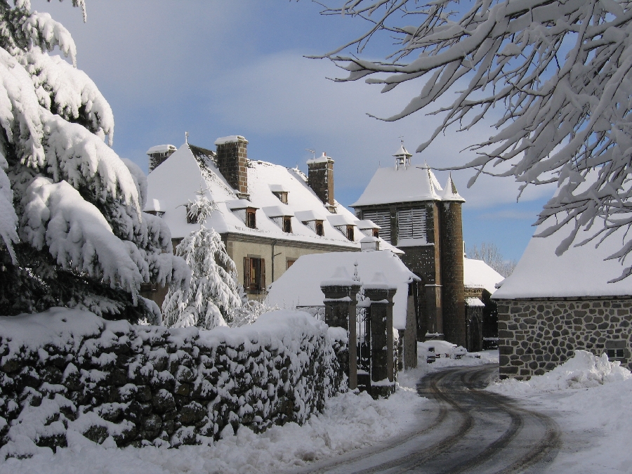 Village de Thérondels sous la neige