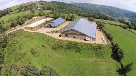 Ferme équestre du Badour - Ecole d'équitation  France Occitanie Aveyron Entraygues-sur-Truyère 12140