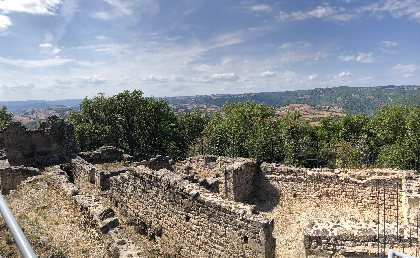 Chapelle et Chateau de Gozon, OFFICE TOURISME DU PAYS DE LA MUSE ET RASPES DU TARN