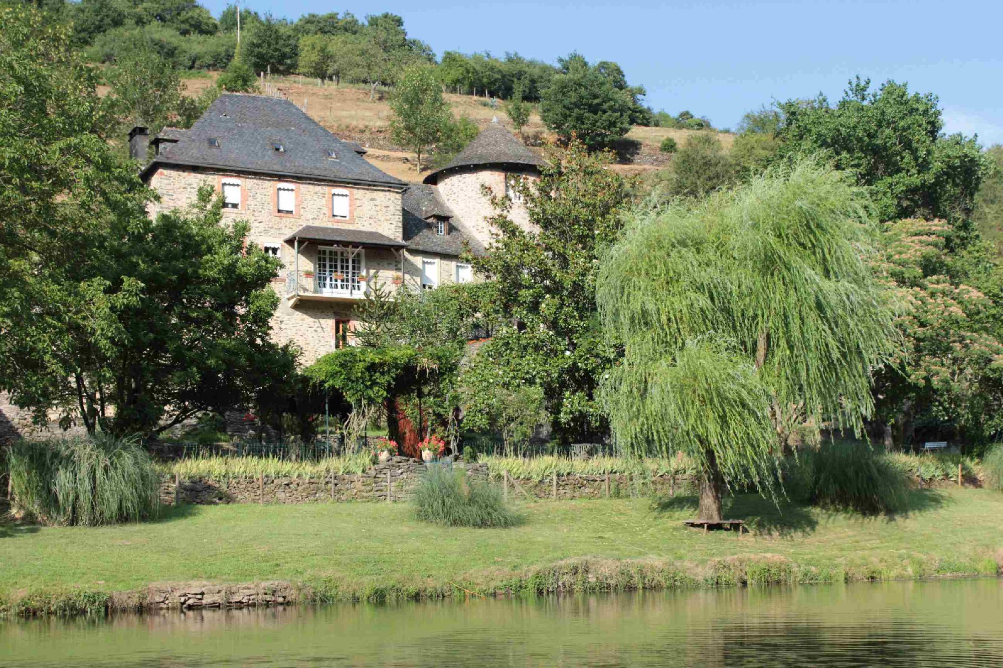 Manoir des Pélies vu du Lot, Manoir des Pélies