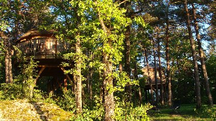 Les cabanes perchées - Nuit insolite en amoureux en Aveyron, Castro Cathy