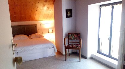 Chambre rose manzardée Auberge de la Tour ,  Auberge de la Tour 