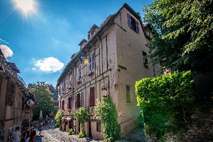 Hôtel de 17 chambre au coeur de Conques, plus beau village de France. , OTCM