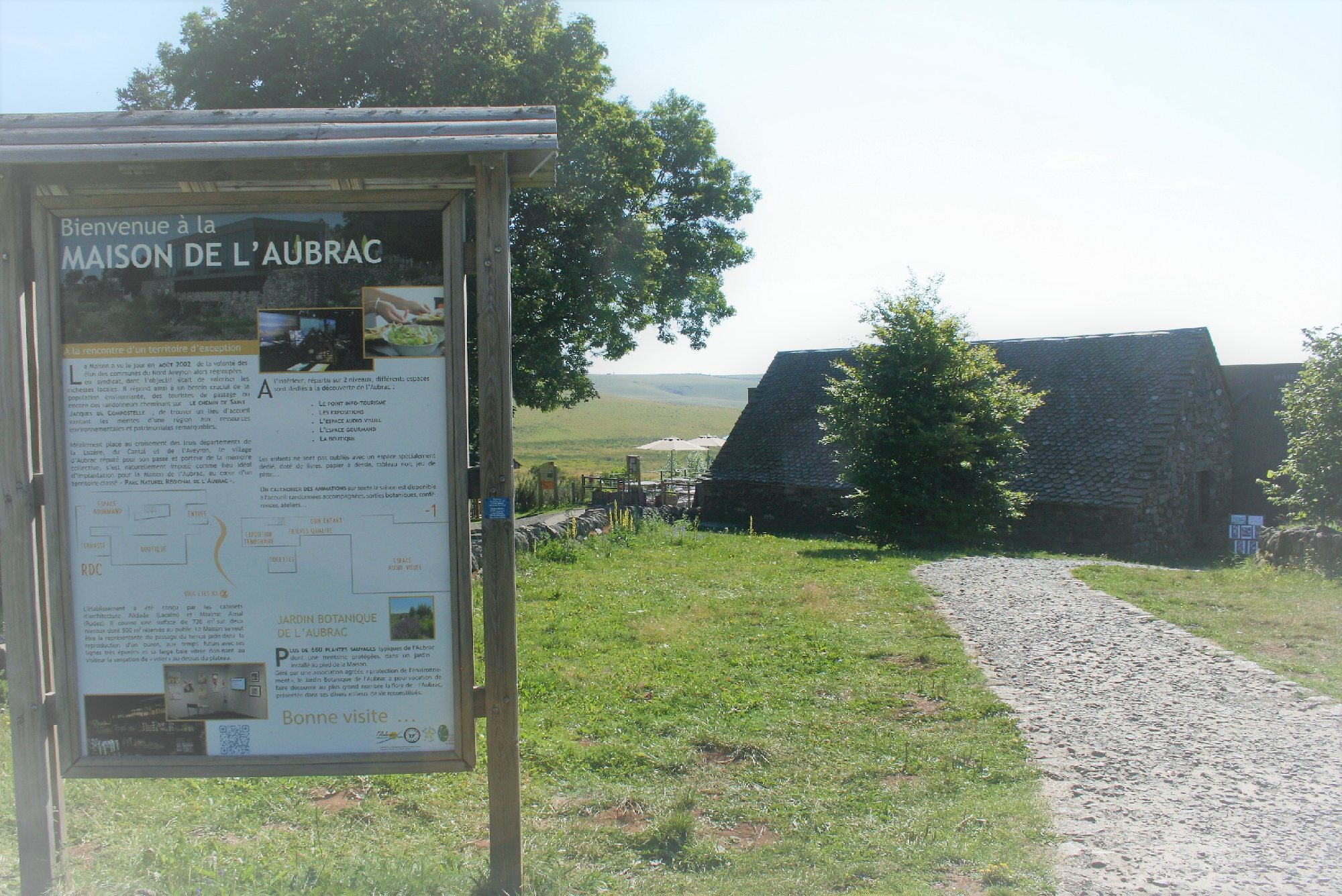 Entrée de La Maison de l'Aubrac, OFFICE DE TOURISME DE LAGUIOLE