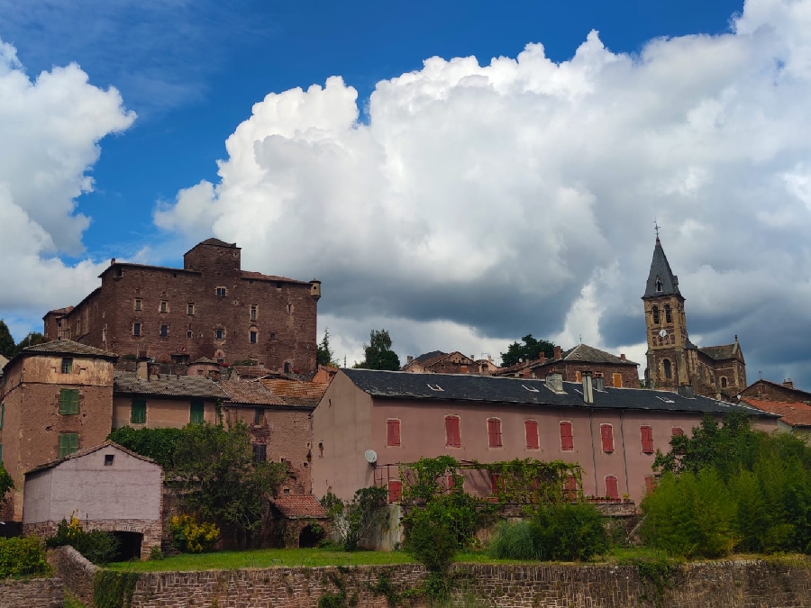 Saint-Izaire castle and archery museum