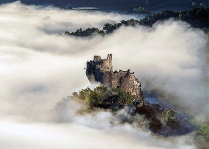 Château de Penne dans la brume, J.Sierpinski