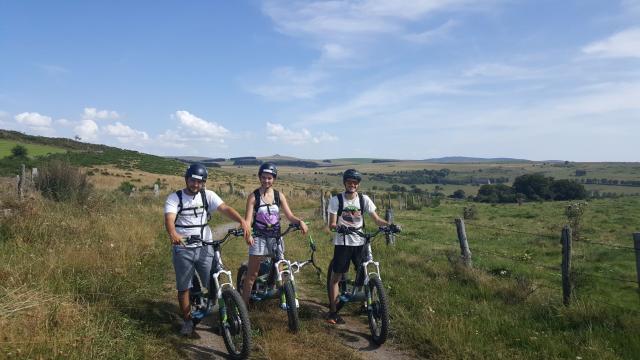 Randonnées en trottinettes tout-terrain électriques : Trot' Argences Experience