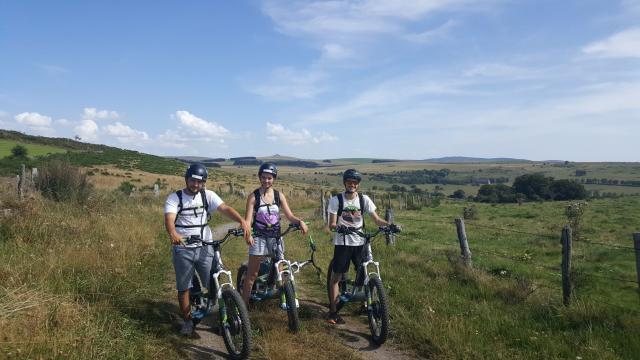 Randonnées en trottinettes tout-terrain électriques : Trot' Argences Experience, Office de tourisme Argences en Aubrac