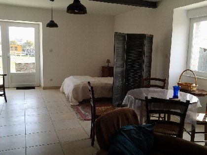 Chambre spacieuse, N et J L.