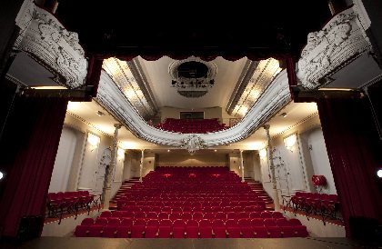 La salle du théâtre Municipal, Ciel Bleu