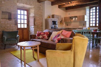 Gîte La Cour Pavée : Le Cantou - salon , Monika Liné Golz