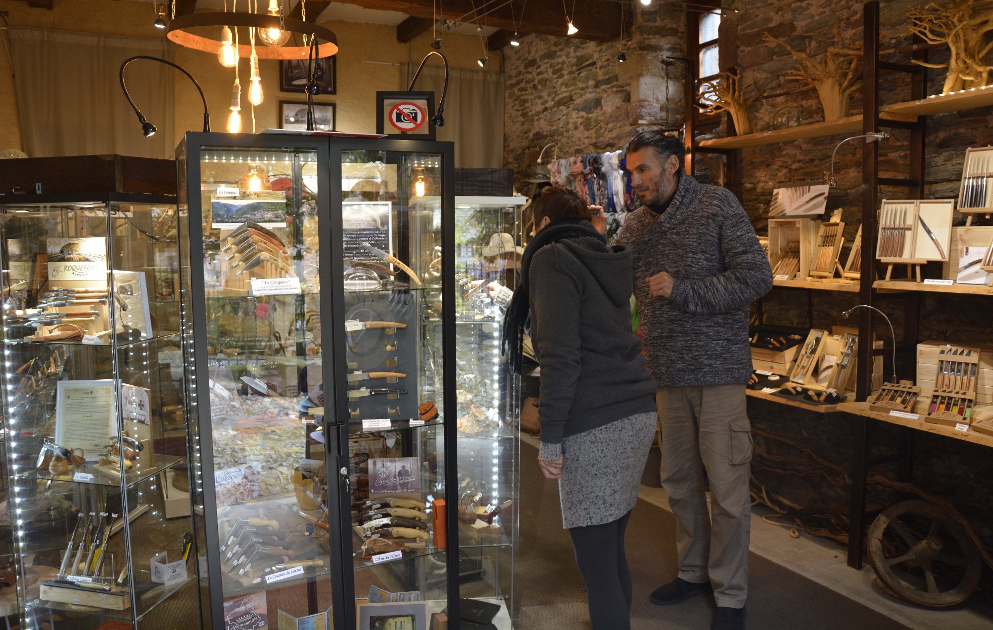 Boutique AM & Co, OTCM