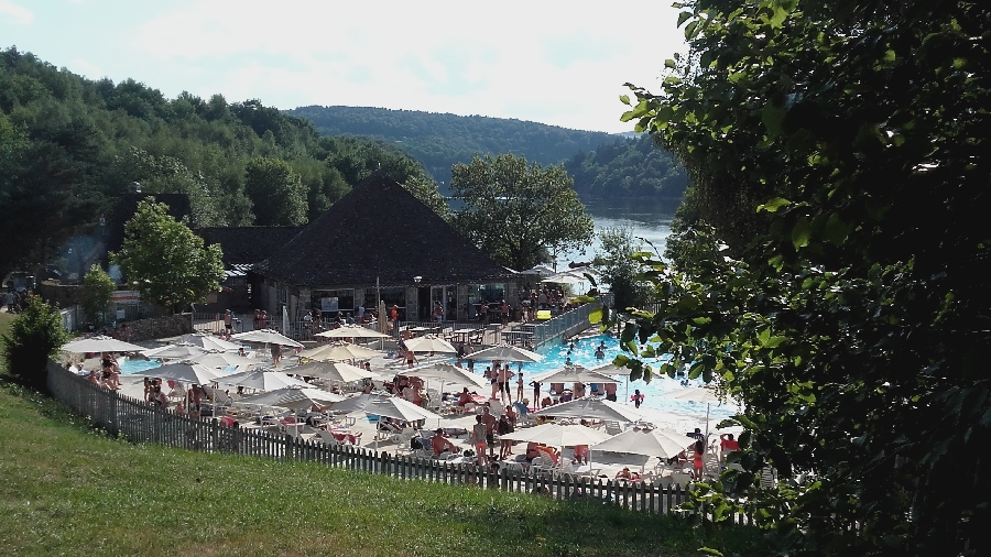 L'auberge du lac  France Occitanie Aveyron Saint-Amans-des-Cots 12460