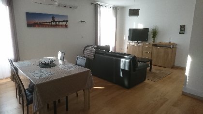 Séjour avec salon d'angle en cuir., 