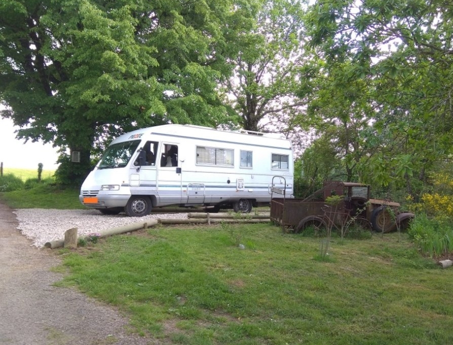 aire de camping car à La ferme les Mamours