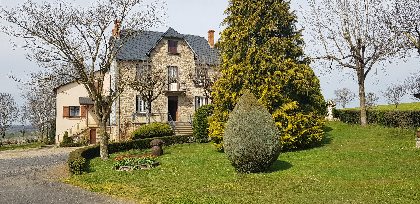 Gîte de la Pierre Plantée - extérieurs, OT Pays Ségali ISSALIS Edith