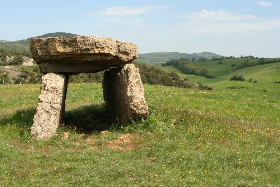 Circuit des Dolmens motorisé au départ de Buzeins, Sévérac d'Aveyron