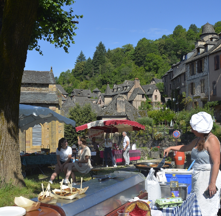 Marché du samedi matin à Conques