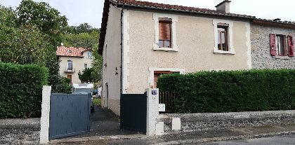 Vue sur portail électrique de la maison, 