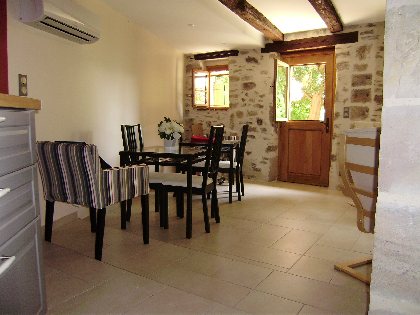 Gîte Eleonore d'Aragon Najac salle à manger, Gîte Menard n°2