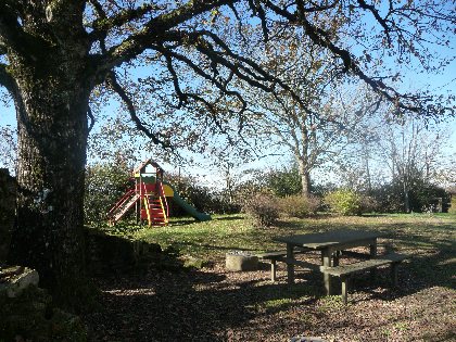 Aires de pique-nique à Montclar, OFFICE DE TOURISME DU REQUISTANAIS