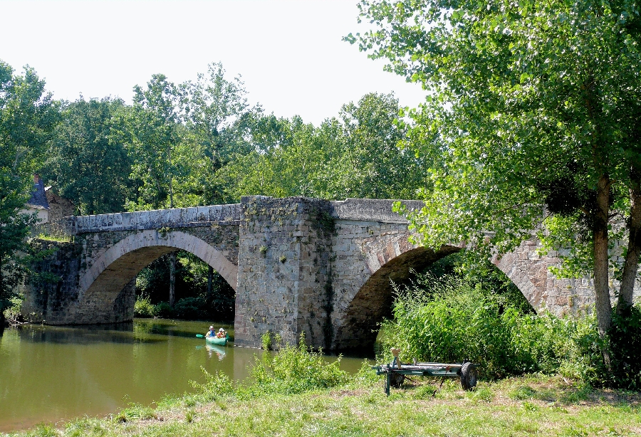 Aire de pique-nique à Najac - Pont Saint-Blaise