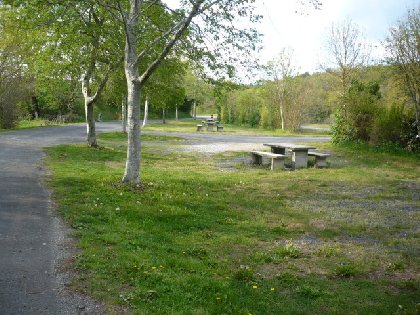 Aire de pique-nique, OFFICE DE TOURISME DE PARELOUP LEVEZOU