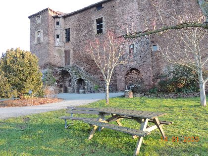 Aire de pique-nique du château, Mairie St Izaire