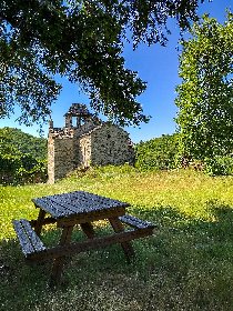 Aires de Pique-Nique en Pays Ségali CHAPELLE DE VILLELONGUE CABANES, MURIEL HENNESSY ADT