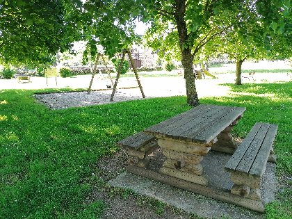 Aire de pique-nique à Vimenet, Office de Tourisme des Causses à l'Aubrac