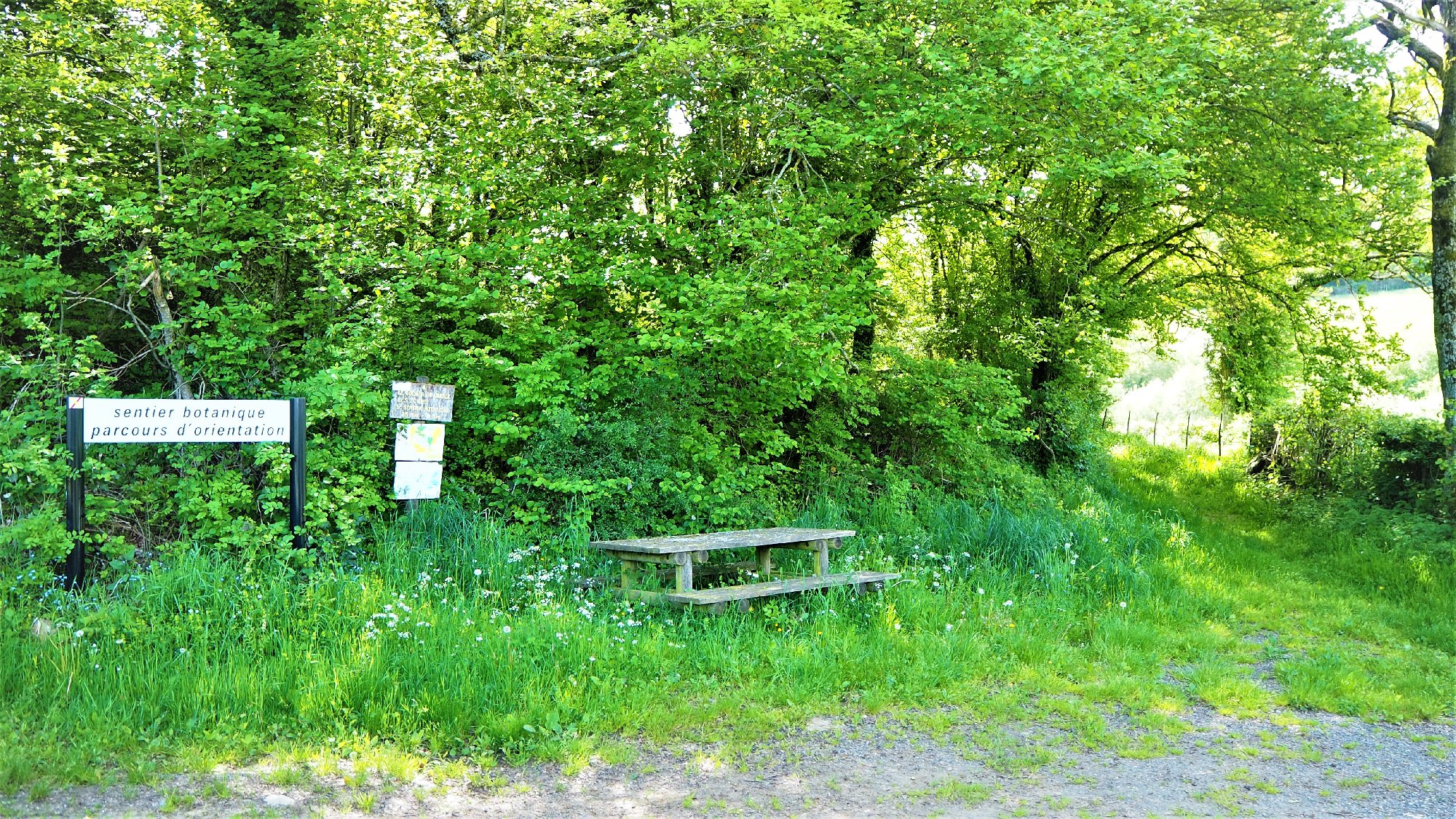 Aire de pique-nique, Mairie d'Arvieu