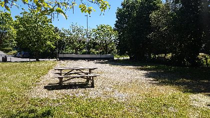 Aire de pique-nique du terrain de quilles à Sévérac l'Eglise , Office de Tourisme des Causses à l'Aubrac