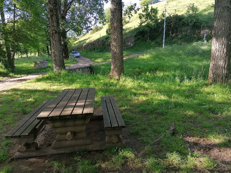 Aire de pique-nique de la fontaine d'Esparces à Vimenet