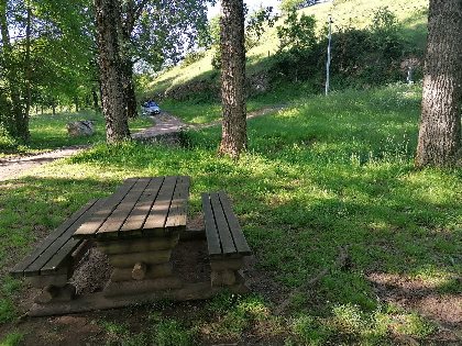 Aire de pique-nique de la fontaine d'Esparces à  Vimenet , Office de Tourisme des Causses à l'Aubrac