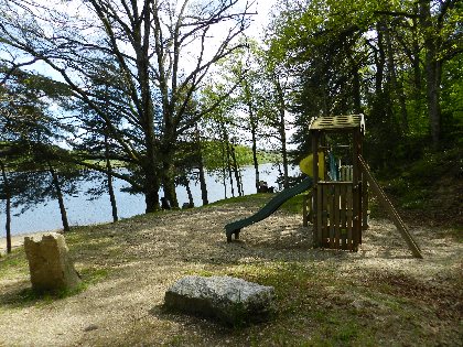 Aire de pique-nique et jeux Lac des Galens, OFFICE DE TOURISME DE LAGUIOLE
