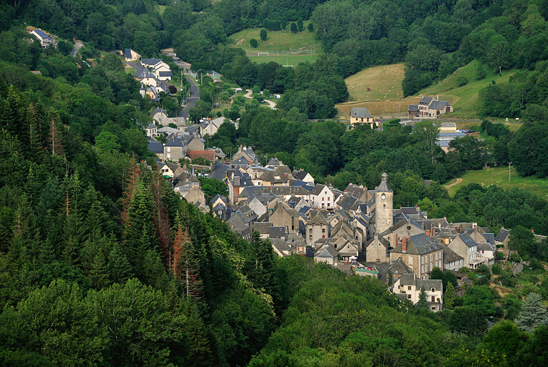 Aire de pique-nique Vue sur Saint-Chély et sa vallée