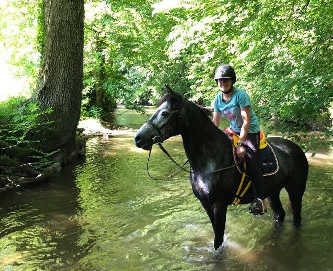 CASSANDRA, Monitrice d'équitation