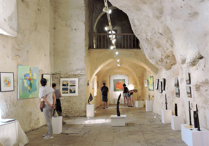 Exposition église troglodytique de Peyre