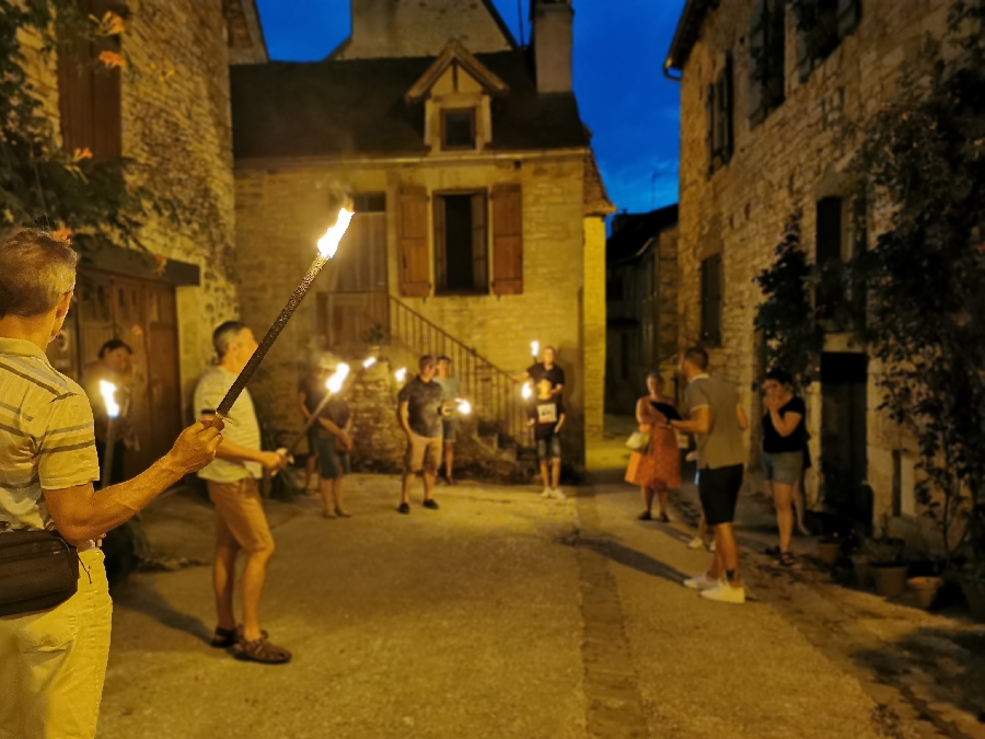 Visite nocturne et contée de Villeneuve-d'Aveyron avec Michel Galaret