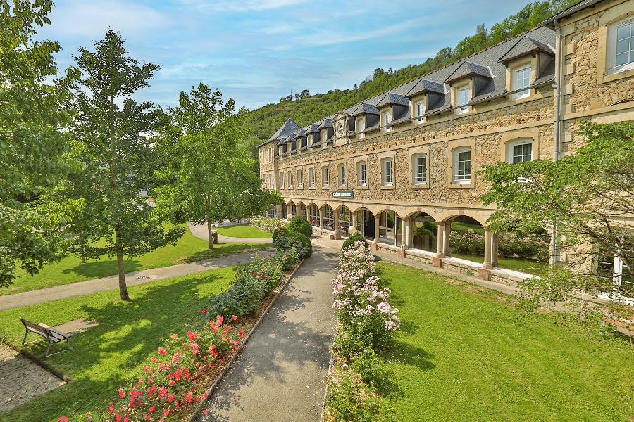 L'Hôtel des Bains - Salles la Source