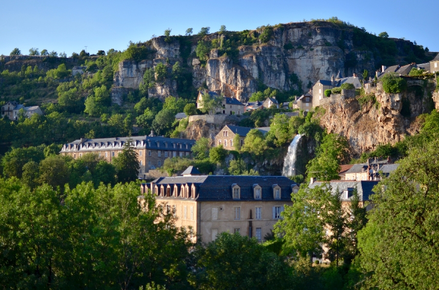 Séjours Yoga et Bien-être à la Source du Vallon  France Occitanie Aveyron Salles-la-Source 12330