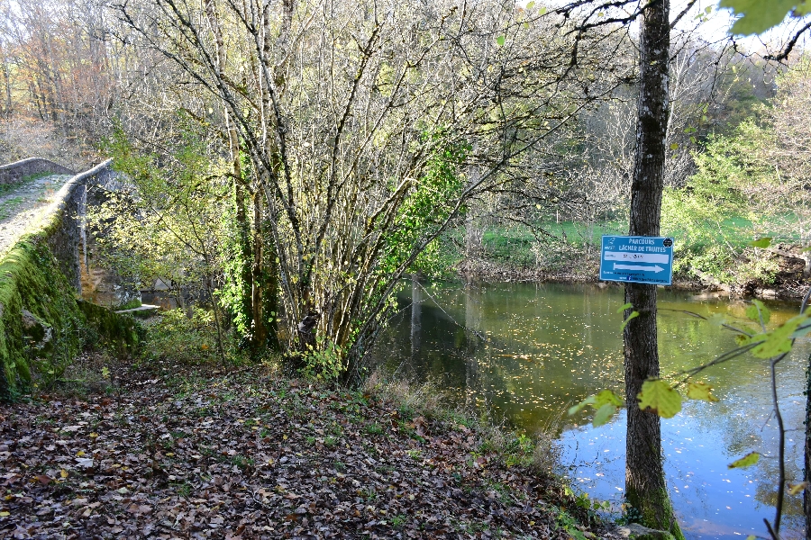 L'Aveyron à Compolibat (lâchers de truites)