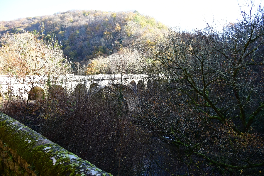 L'Aveyron au Pont de Vézis (lâchers de truites)